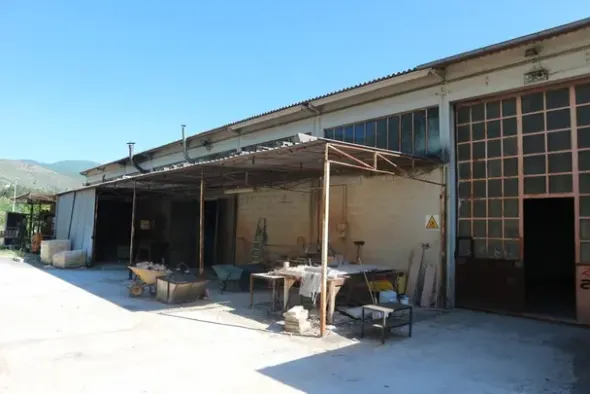 #18116 Complesso industriale con area cortiliva