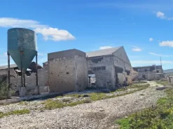 #23376 Complesso industriale da ristrutturare e riconvertire