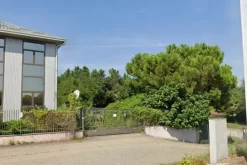 #2537585 Complesso produttivo con ampio piazzale