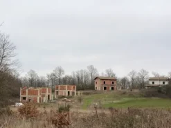 #10131 Complesso turistico-residenziale-sportivo con villini e terreni
