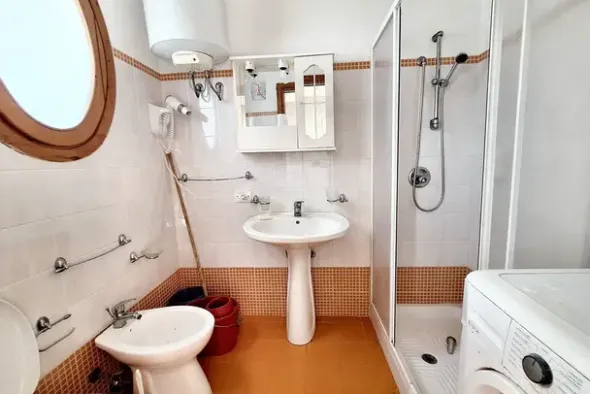 #23786 Complesso turistico-ricettivo con piscina e terreno