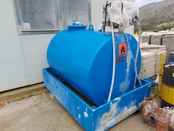 4#6541 Compressore Abac e cisterna per gasolio