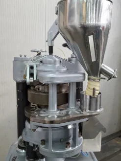 COMPRIMITRICE ROTATIVA – MANESTY MOD. BETAPRESS