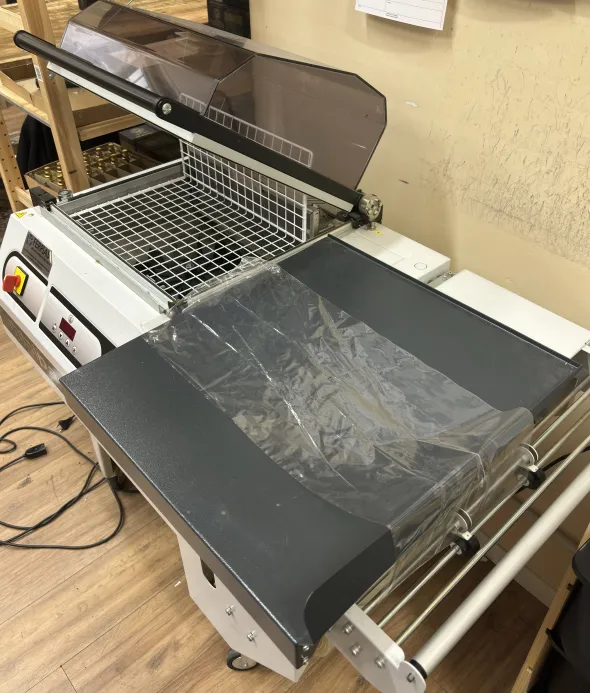 CONFEZIONATRICE A CAMPANA RP40 FERPLAST