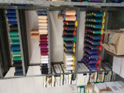 Cono di cotone colorato per macchina da cucire