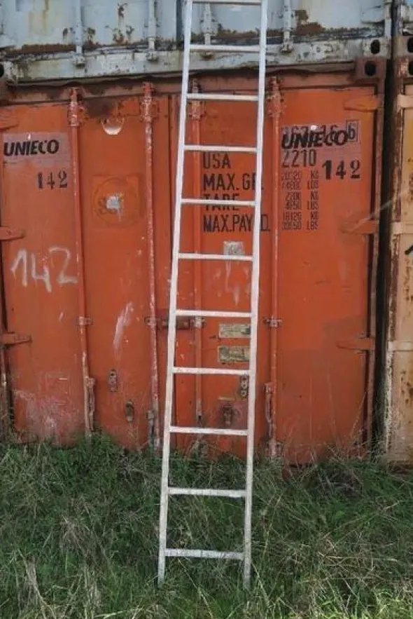 142#4390 Container