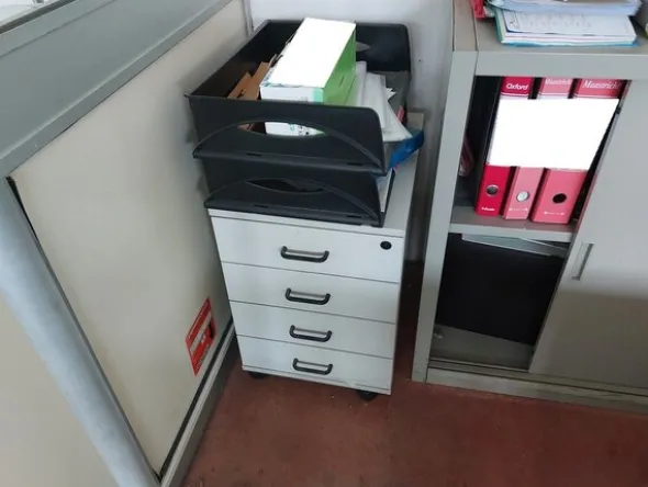 5#7220 Container isotermico e arredi ufficio