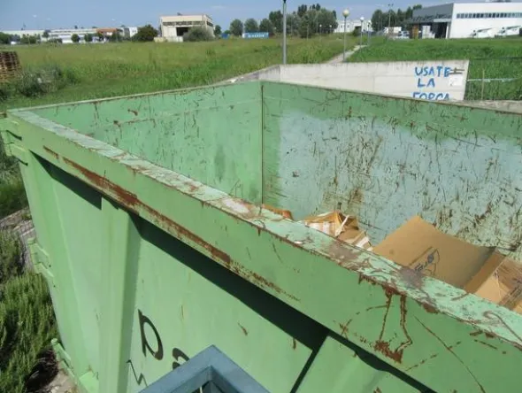 2213#3561 Container Locatelli Eurocontainers