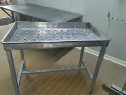 20#7097 Contenitori e tavolo in acciaio inox