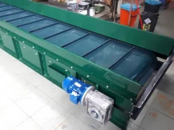 Conveyor with metal detector