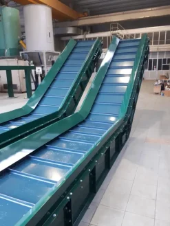 Conveyor with metal detector