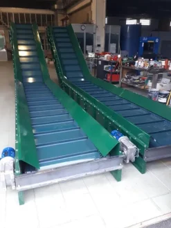 Conveyor with metal detector