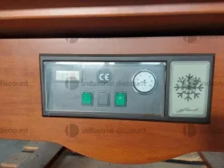65#8866 Coppia di vetrine in legno con specchi
