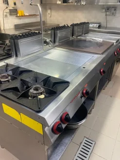 Cucina professionale usata del Ristorante Le Clarisse