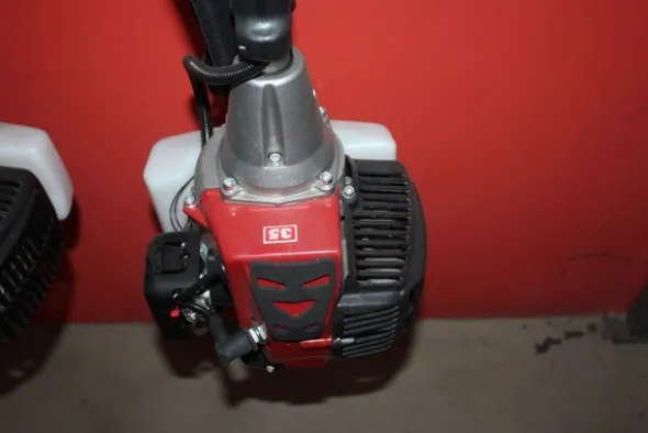 47#5817 Decespugliatori Ibea e motosega Stihl
