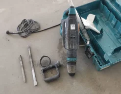 Demolitore elettrico Makita usato HM1203C