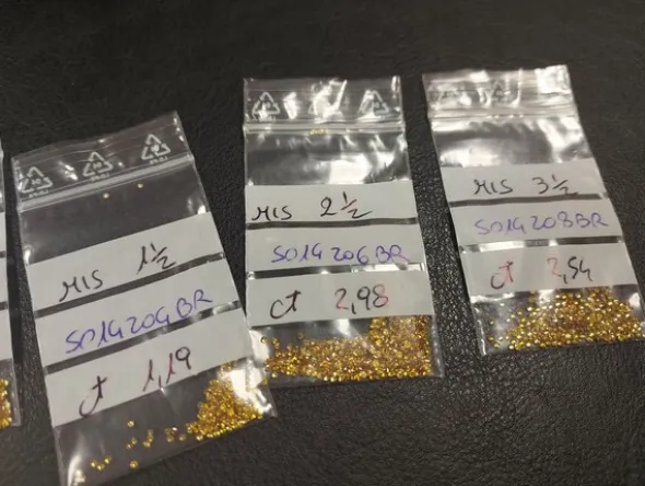 8#8014 Diamanti e brillanti colorati