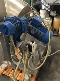 DISSOLUTORE CON TURBINA 150 LT