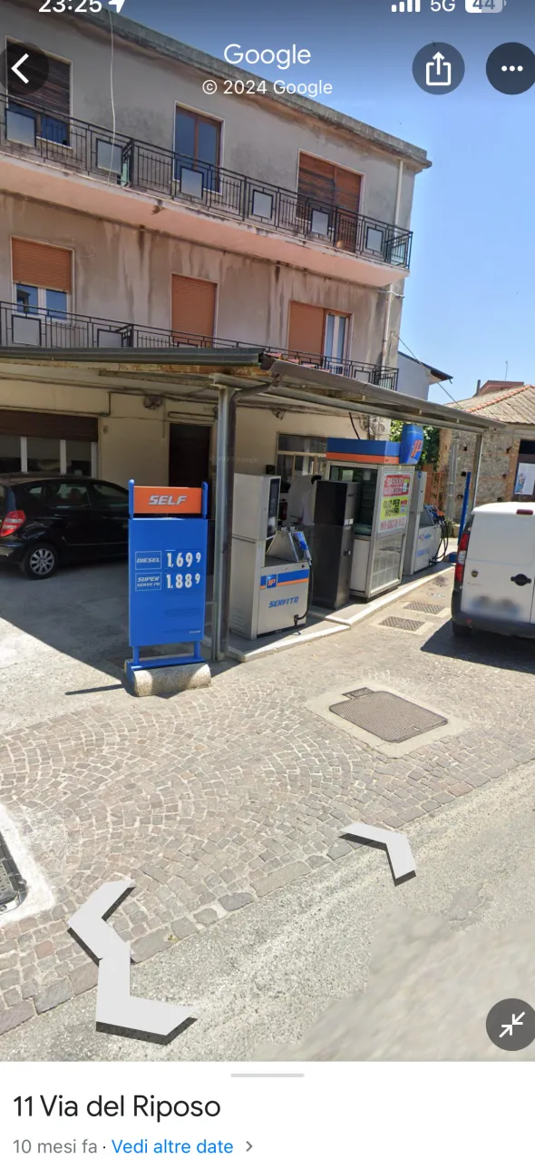 Distributore di carburante e nafta agricola