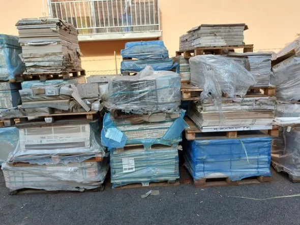 1#8153 Diverse tipologie di piastrelle e gres porcellanato