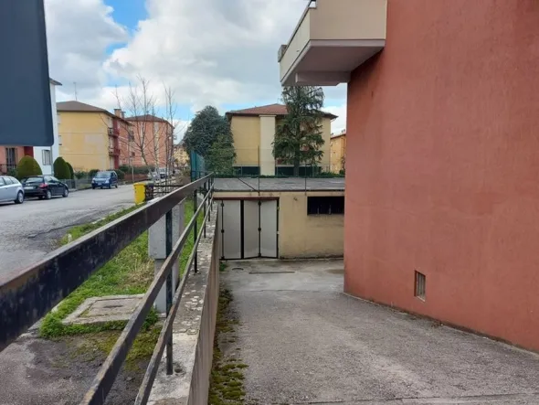 #15938 Due locali uso magazzino