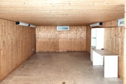 #2536969 Due negozi con vetrine in condominio