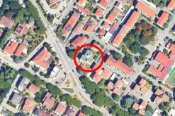 #2536969 Due negozi con vetrine in condominio