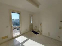 #14589 Due uffici adiacenti con garage e cantina