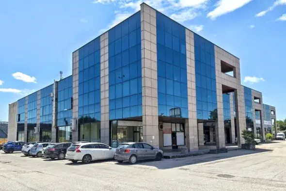 #2536689 Due uffici e tre box auto in edificio pluriuso