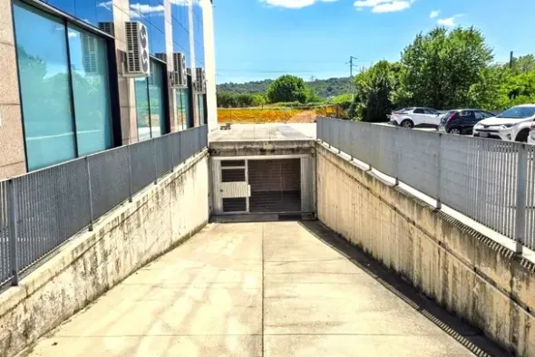 #2536689 Due uffici e tre box auto in edificio pluriuso