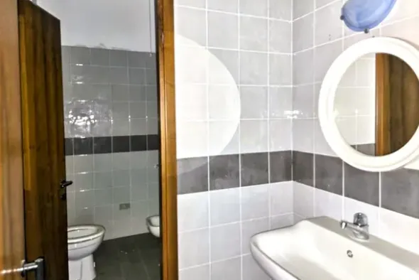 #2536689 Due uffici e tre box auto in edificio pluriuso