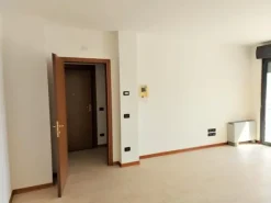 #14724 Due uffici in palazzina direzionale