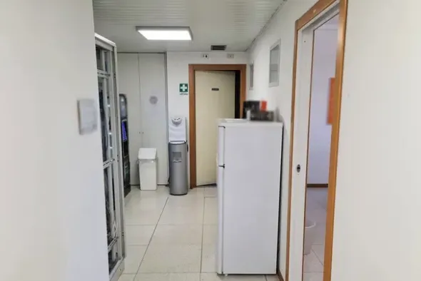 #21162 Due uffici piano secondo e posti auto coperti