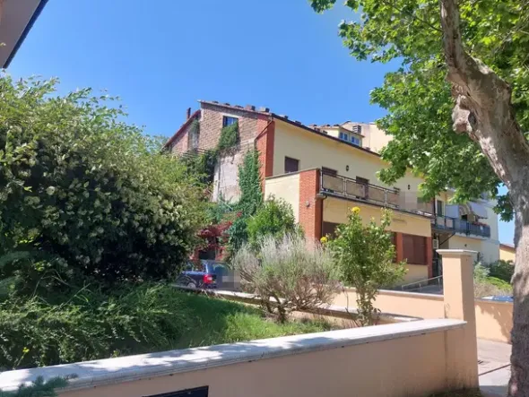 #19957 Edificio adibito ad uso alberghiero-commerciale