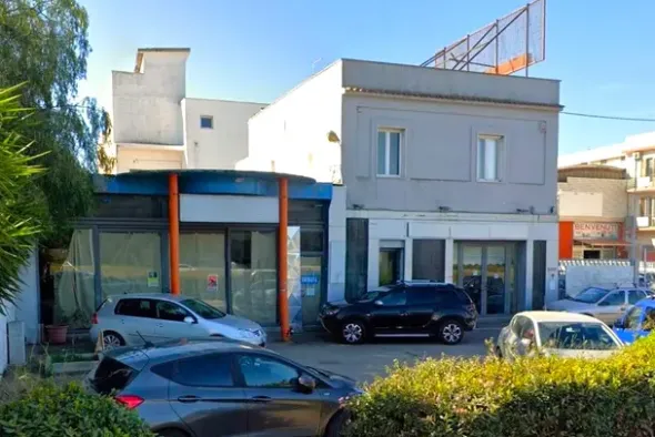 #2537573 Edificio artigianale con alloggi e cortili privati