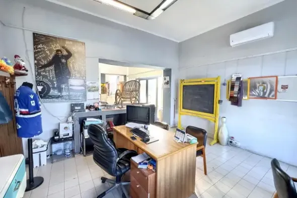 #2537573 Edificio artigianale con alloggi e cortili privati