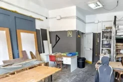 #2537573 Edificio artigianale con alloggi e cortili privati