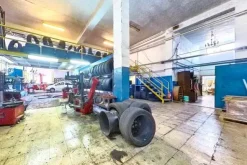 #2537573 Edificio artigianale con alloggi e cortili privati
