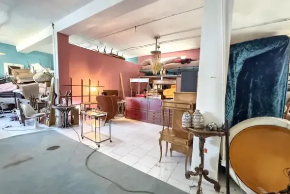 #2537573 Edificio artigianale con alloggi e cortili privati