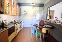 #2537573 Edificio artigianale con alloggi e cortili privati