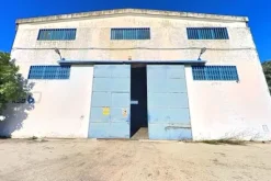 #2537573 Edificio artigianale con alloggi e cortili privati