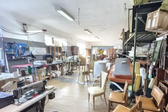 #2537573 Edificio artigianale con alloggi e cortili privati