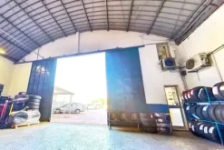 #2537573 Edificio artigianale con alloggi e cortili privati