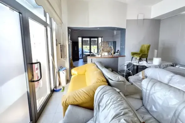 #2537573 Edificio artigianale con alloggi e cortili privati
