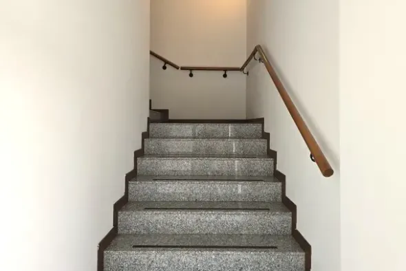 #2639141 Edificio artigianale con negozio e terreno
