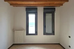 #2639141 Edificio artigianale con negozio e terreno