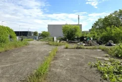 #2639141 Edificio artigianale con negozio e terreno