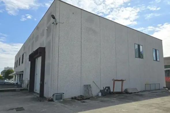 #2639141 Edificio artigianale con negozio e terreno