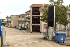 #2639921 Edificio artigianale con uffici e cortile esclusivo