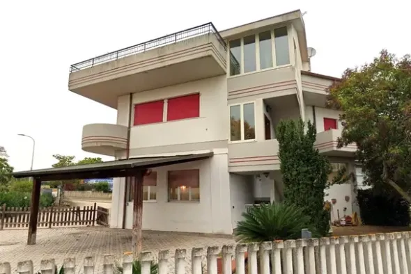 #2639921 Edificio artigianale con uffici e cortile esclusivo